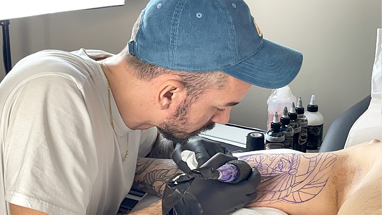 Seduta di tatuaggio